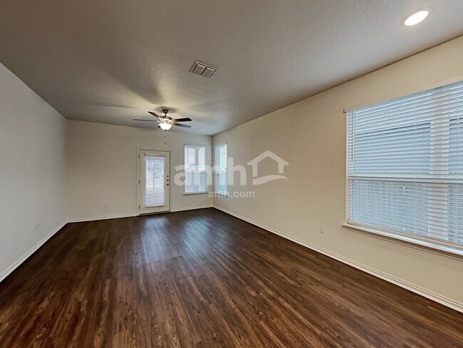 Photo - 2725 Brogan Crk