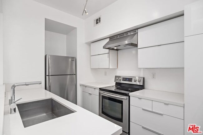 Photo - 7250 Franklin Ave Unit 511