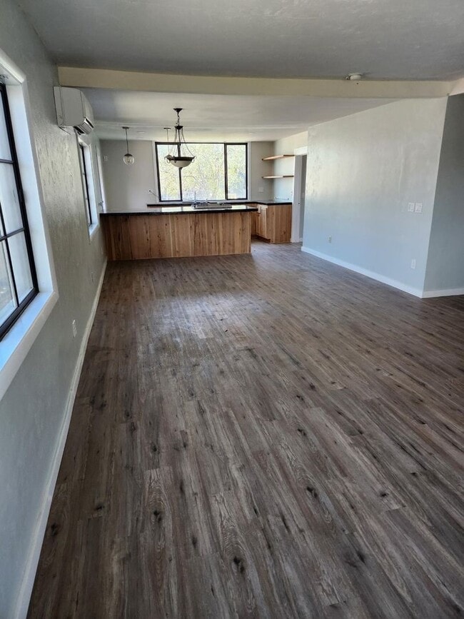 Photo - 3433 Willow St