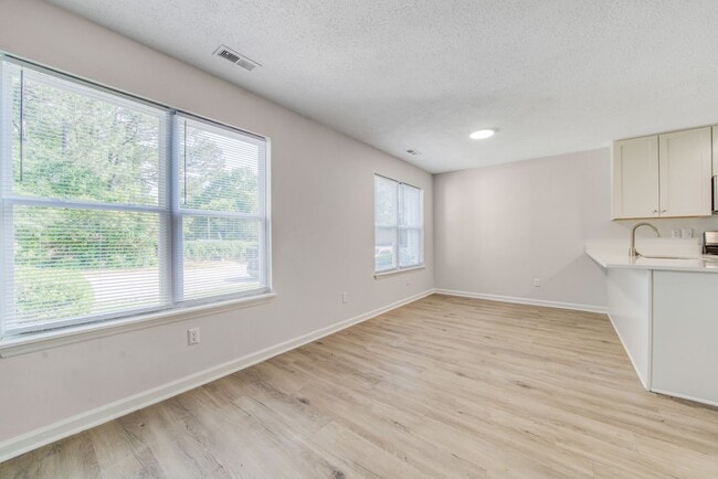 Photo - 373 Railroad St