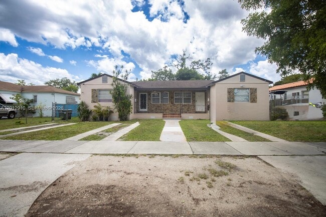 Building Photo - 5860 SW 9th St Unit A
