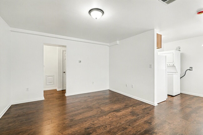 Photo - 506 Eastern Ave NE