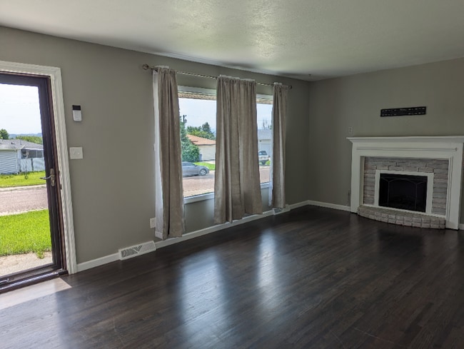 Photo - 700 Riverview Blvd NW
