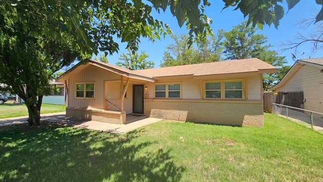 Building Photo - Beautiful Lawndale Home - 3br 2ba