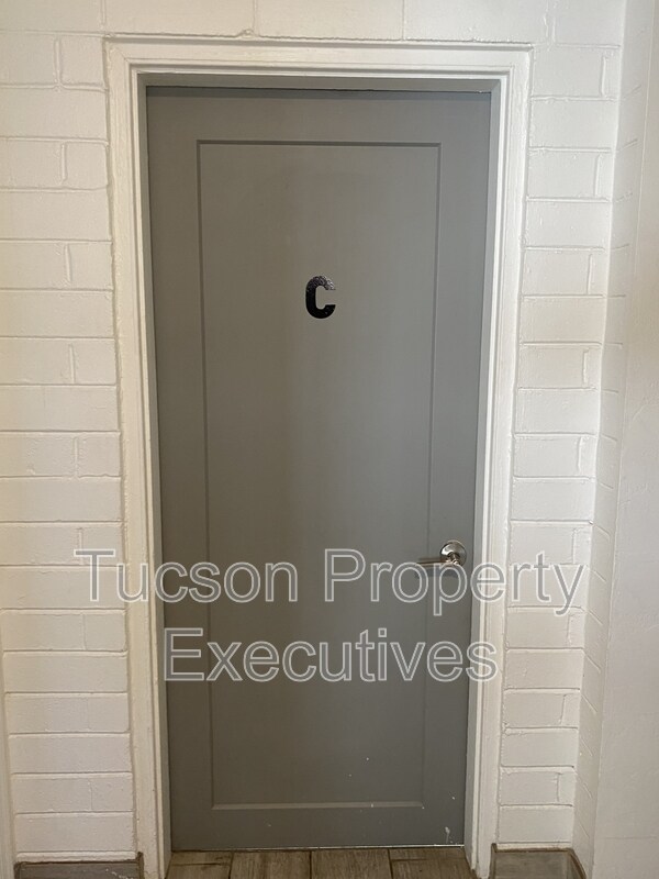 Building Photo - 1421 E Drachman St