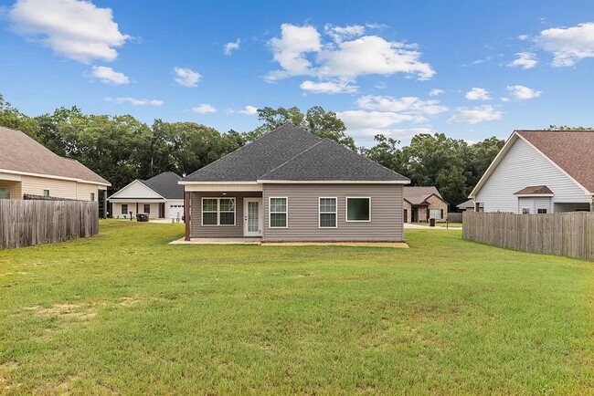 Photo - 118 Village Ln