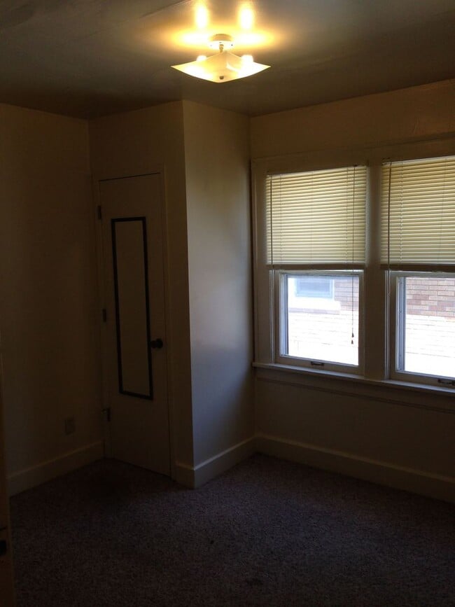 Photo - 3 bed, 1 bath house just steps from Missouri State University