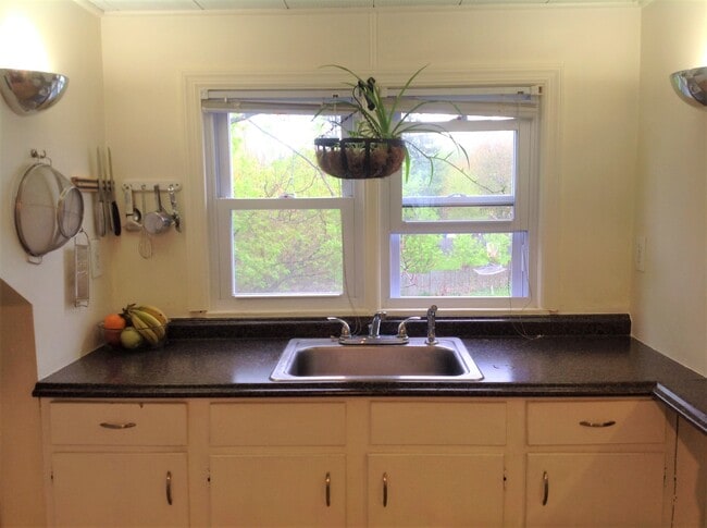 Photo - 14 Weymouth St.