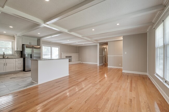 114 Cottonwood Dr