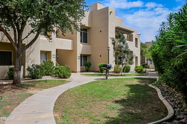 Building Photo - 11333 N 92nd St Unit 1069