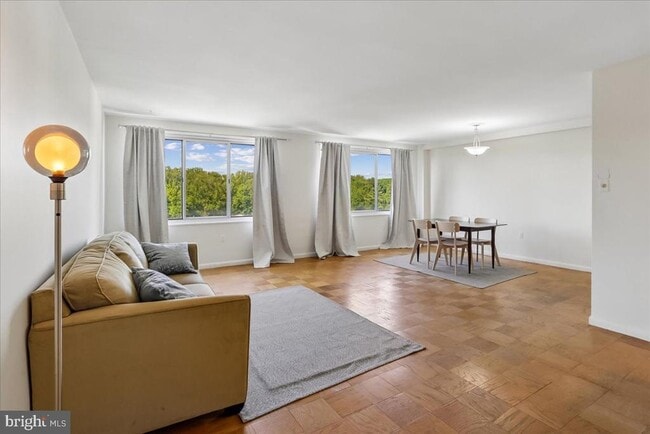 Building Photo - 10201 Grosvenor Pl Unit 1226