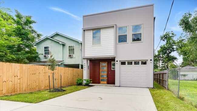 Photo - 6902 Apollo St