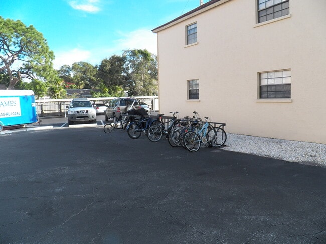 Photo - 200 The Esplanade N