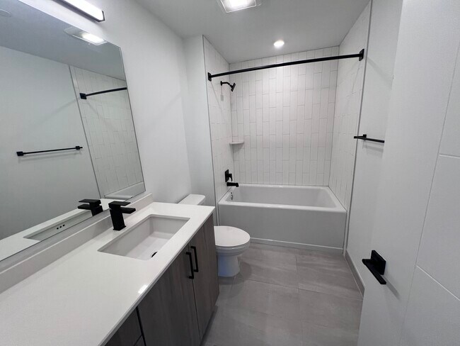 Photo - 175 NW 31st St Unidad C2