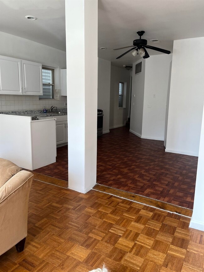 Building Photo - 188 Zabriskie St