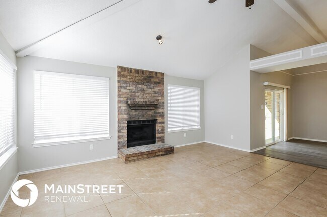 Photo - 304 Meadowglen Dr