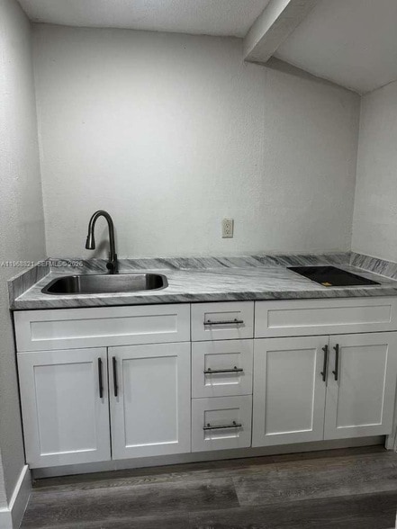 Photo - 582 E 18th St