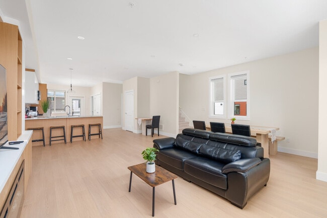 Photo - 6983 204 Street-SI ID1382486P Unit SI ID1382486P