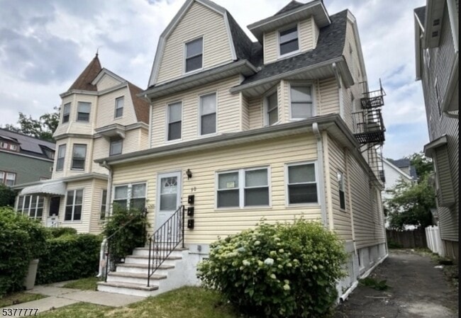 Building Photo - 90 N 18th St Rental