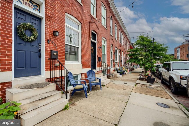 Photo - 1604 E Clement St Townhome