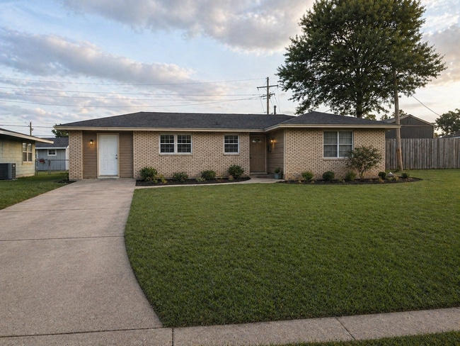 Building Photo - 3/4 Bedroom, 1.5 Bathroom Home for Rent!