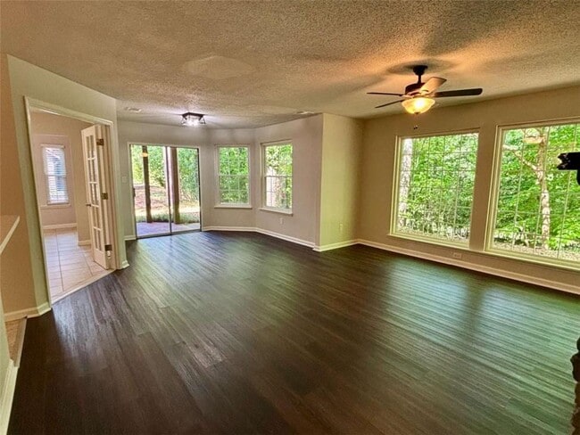 Photo - 320 Hawkstone Way