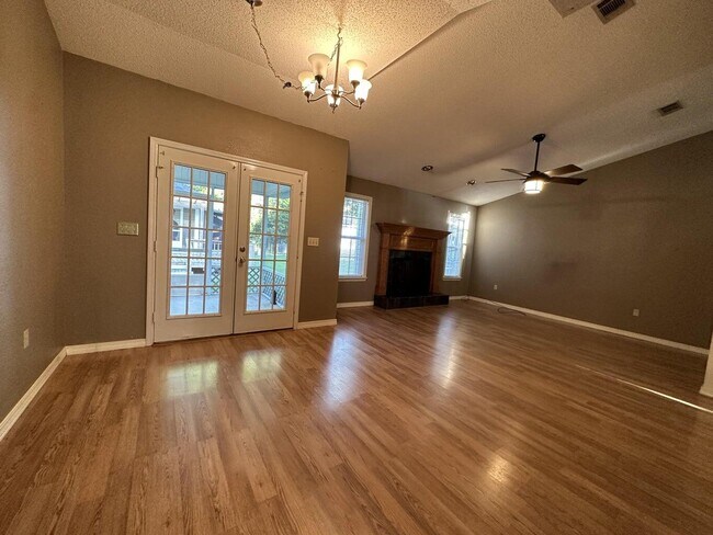 Photo - 111 Dogwood Ln