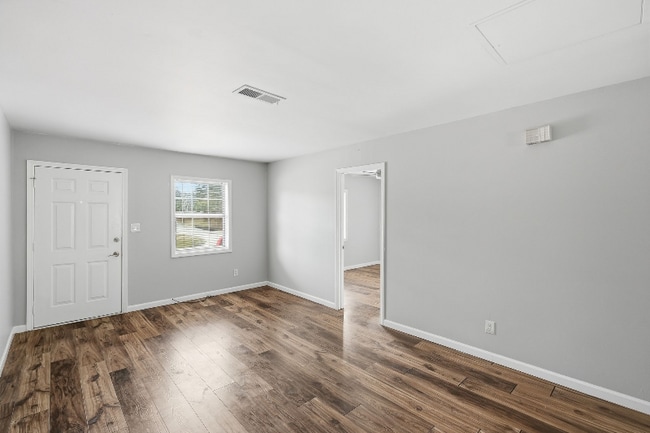 Photo - 3681 Lynn Dr Unit B