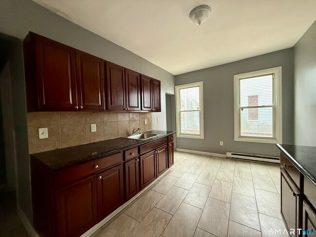 Photo - 72 Burton St