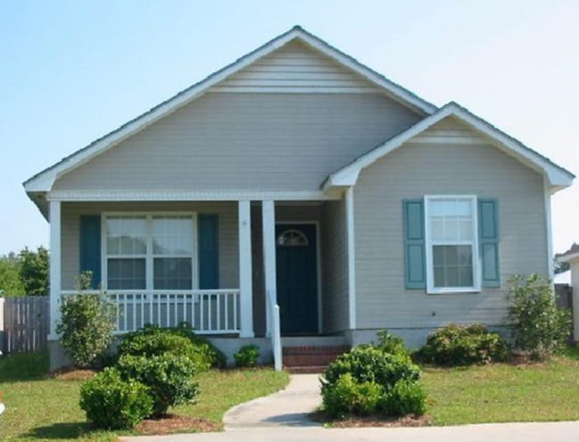 Building Photo - Beautiful 3 Bedroom 2 Bath Home