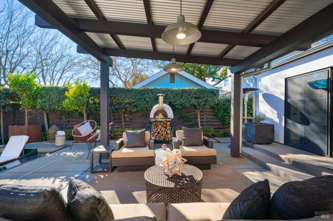 Photo - 1811 Hillview Pl