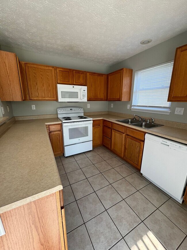 3883-3887 Ledyard