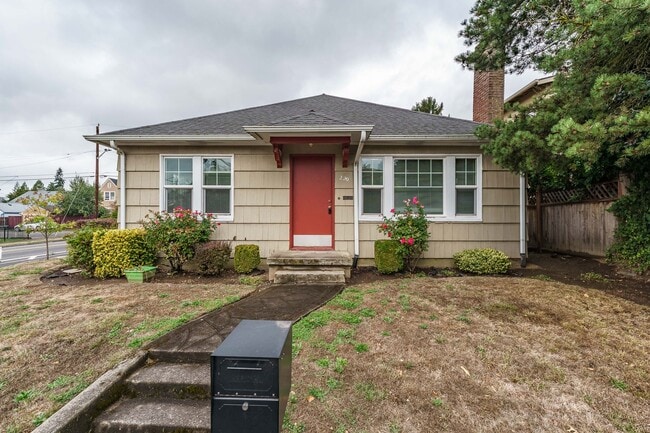 Building Photo - Rushbanks Unit 220