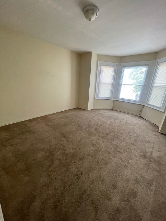 Building Photo - 4732 D St Unit Floor 2