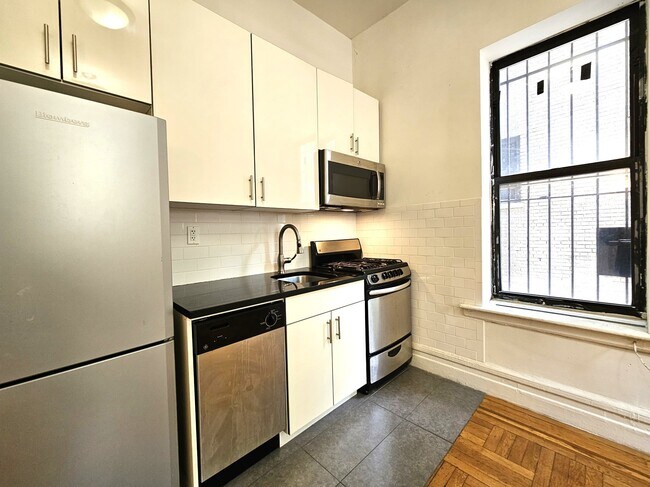 Photo - 664 W 163rd St Unit 8