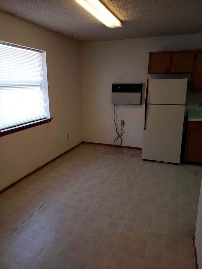 Photo - TRIPLE C - 921 Unit B