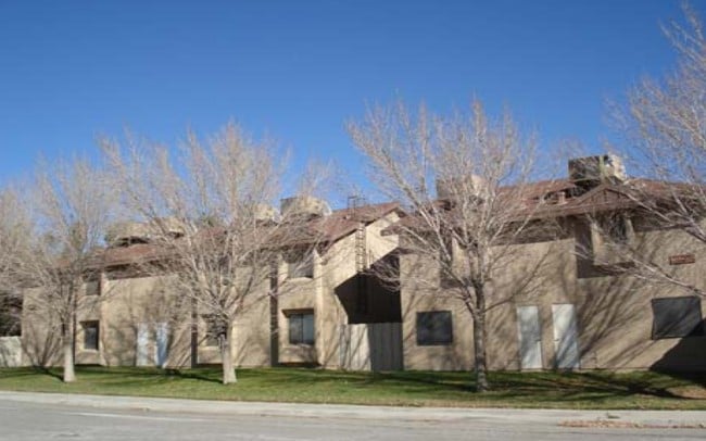 Rosamond Apartaments - Rosamond Village Apartments