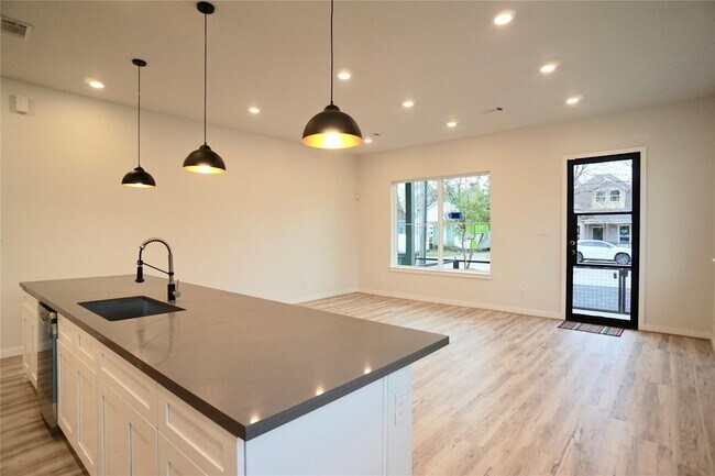 Photo - 1711 Summer St