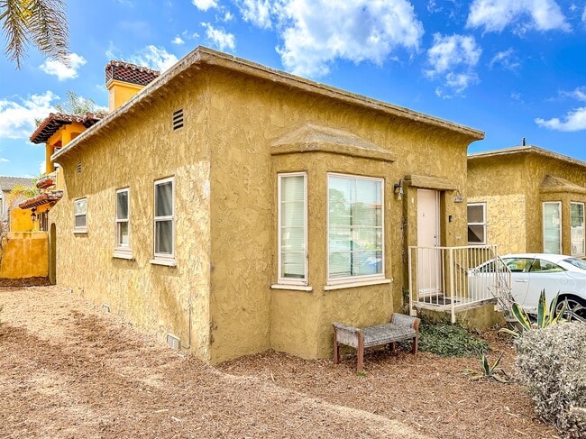 Photo - 302 W Mariposa Ave