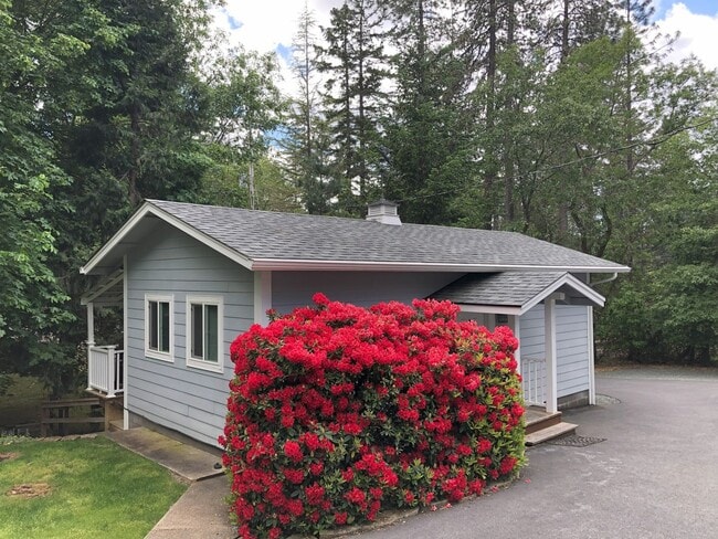 Building Photo - FURNISHED OR UNFURNISHED ADU STUDIO – In-U...