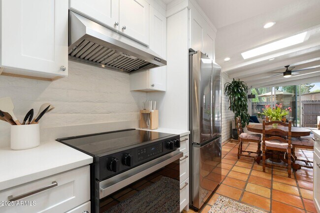 Photo - 3036 N 32nd St