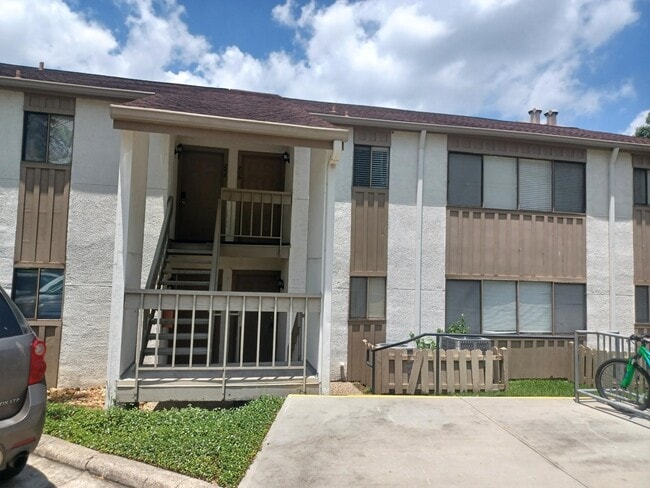 Building Photo - 12100 Melville Dr Unit 206B