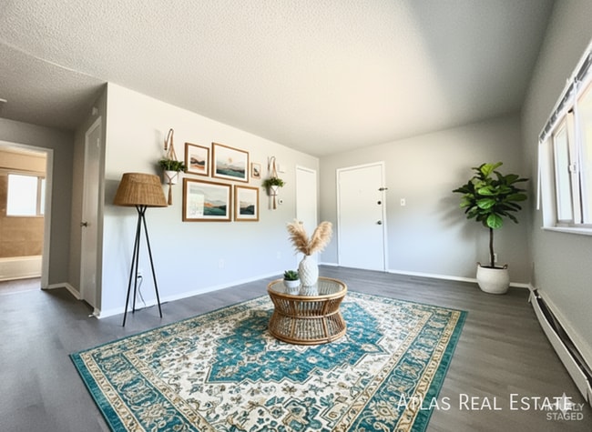 Building Photo - 4319 Dewey Dr Unit 1