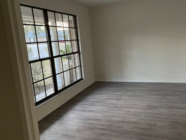 Photo - 260 Foxridge Rd