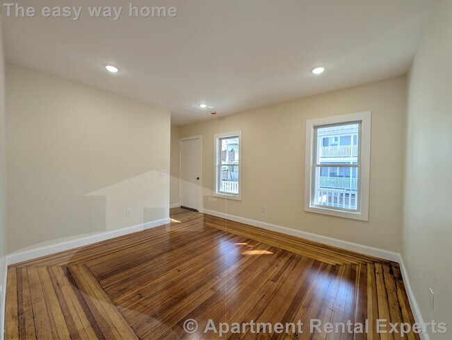Photo - 5-7 Lowell Cir Unit #1 Unidad #1