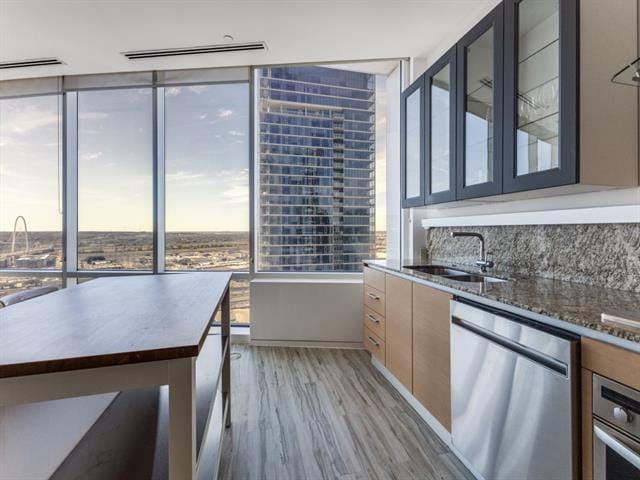 Photo - 2430 Victory Park Ln Unit 2301