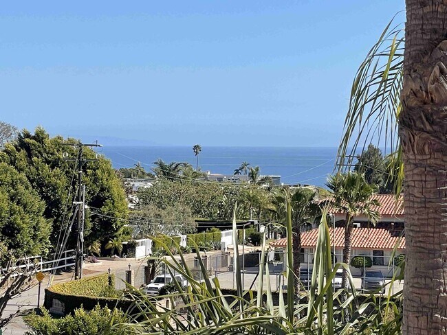 Building Photo - LOVELY POINTE AT MALIBU CONDO!
