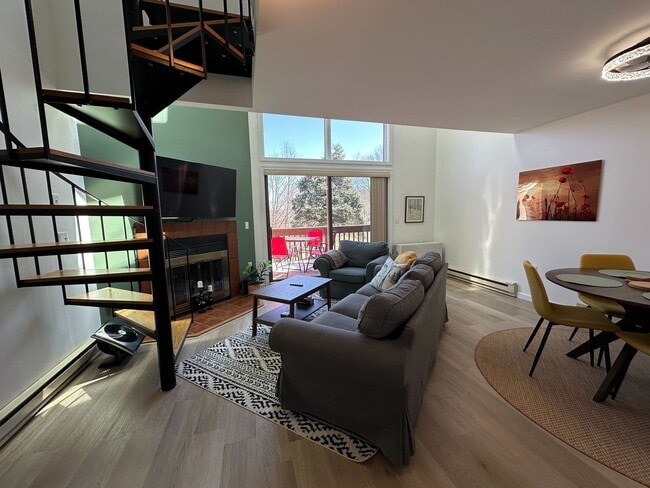 Fully Furnished Mountain Retreat At Crotch... - Fully Furnished Mountain Retreat At Crotch... Townhome