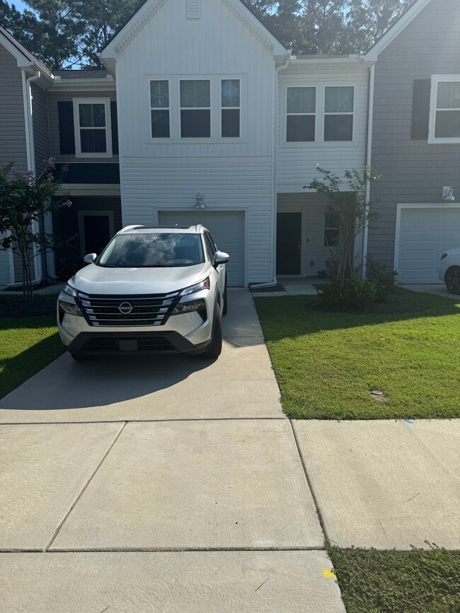 Building Photo - 8032 Reagan Way