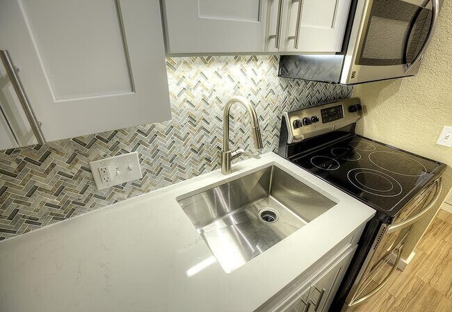 Photo - 2 Bed 1 Bath Top Floor Corner Unit Condo